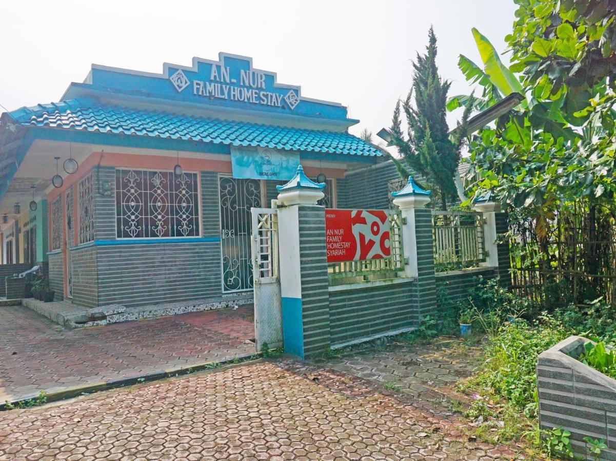 Oyo 90369 An Nur Family Homestay Syariah Cigombong Eksteriør billede